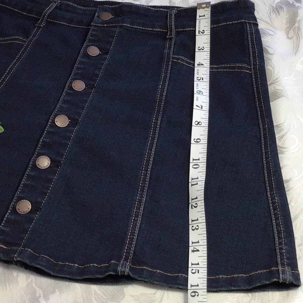 Buttoned Denim Skirt - Picture 5 of 8